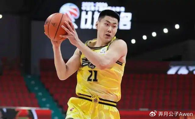 体育直播-空篮都上不进！“辽篮樱木”11分钟0分1板，球迷：白瞎这么大个子|吴昌泽|吉林|辽宁男篮|张陈治锋|韩德君_新浪体育_新浪新闻